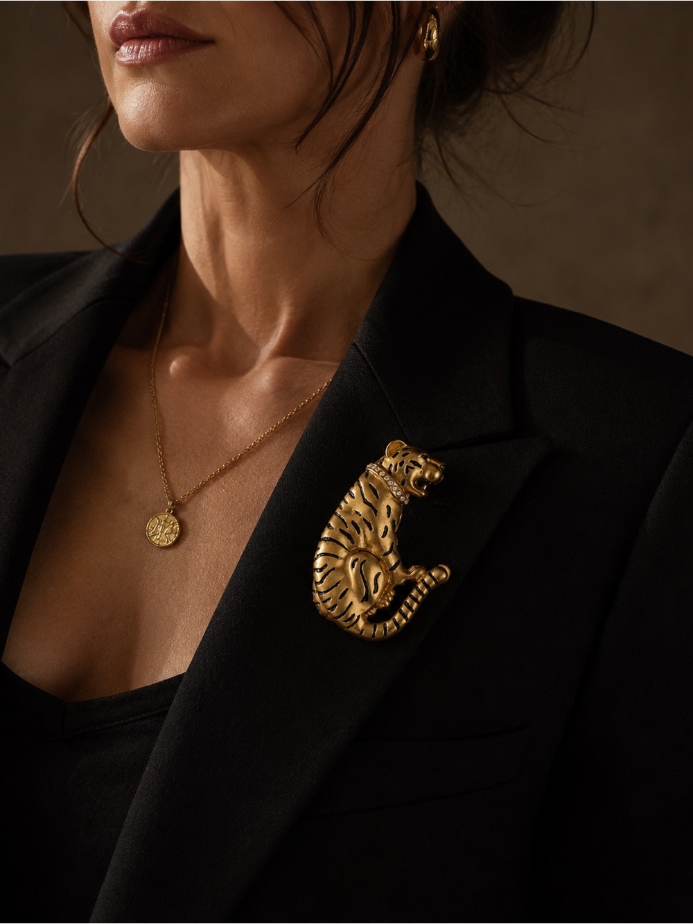 Vintage Gold Tone Tiger Brooch Rhinestone Collar Pin Statement